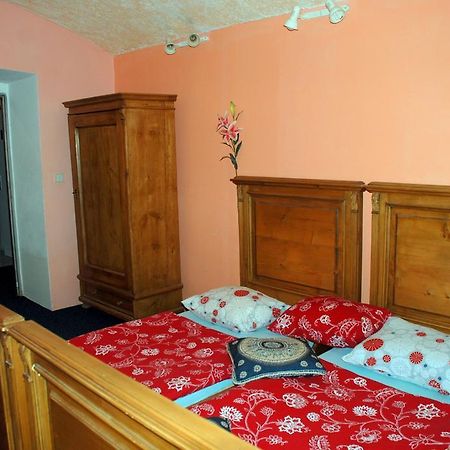 Pension Atelier 12 Прага Екстериор снимка