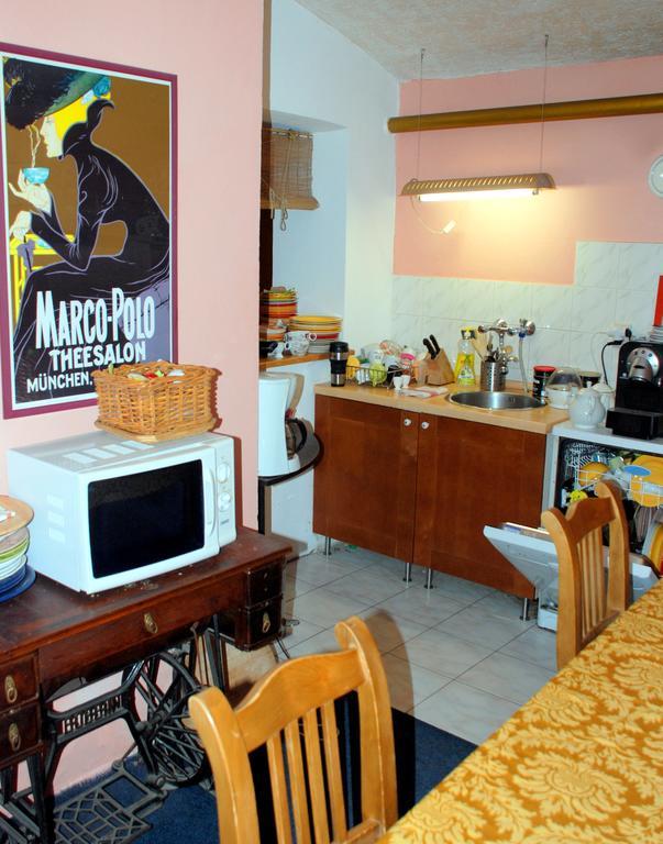 Pension Atelier 12 Прага Екстериор снимка