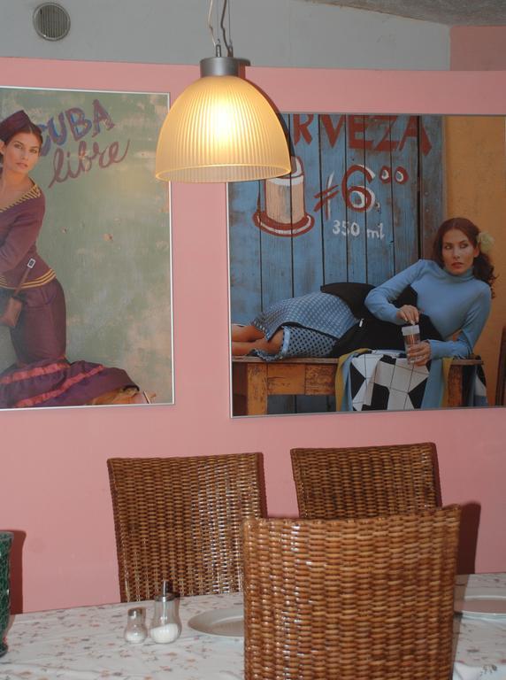 Pension Atelier 12 Прага Екстериор снимка
