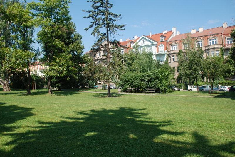 Pension Atelier 12 Прага Екстериор снимка