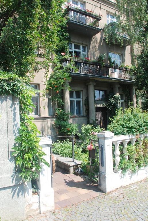 Pension Atelier 12 Прага Екстериор снимка